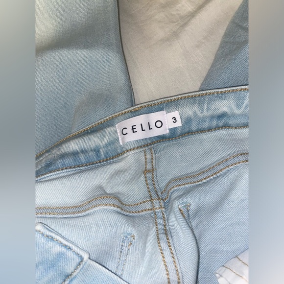 NWT Light Wash Jeans - Picture 5 of 7